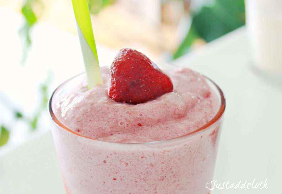 Strawberry Rhubarb Yogurt Smoothie