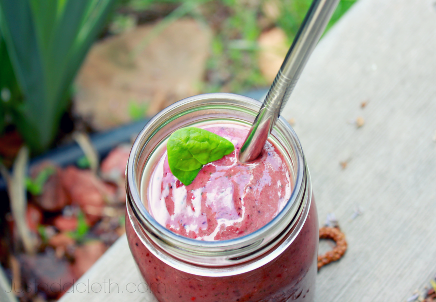 avocado berry smoothie with lemon & spinach 2