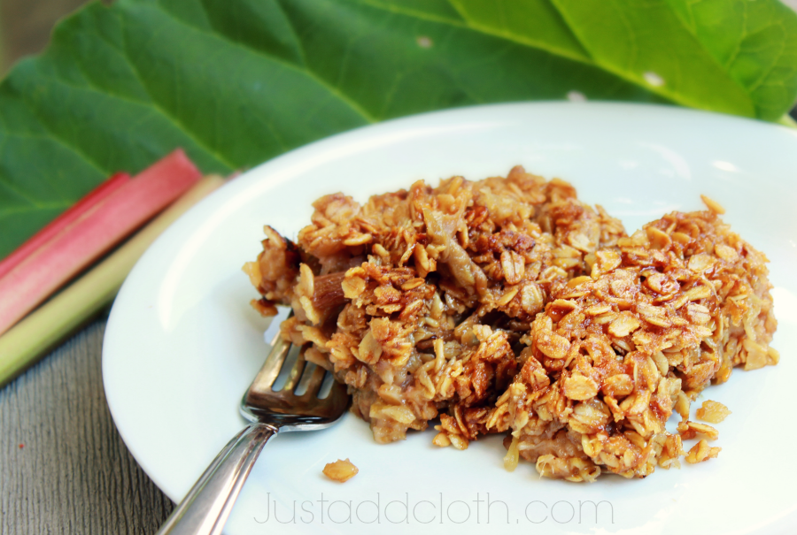 Sweet & Tangy Rhubarb Crisp