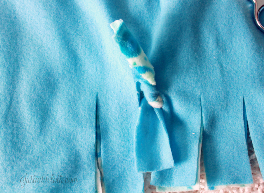 diy fleece tied blanket 2